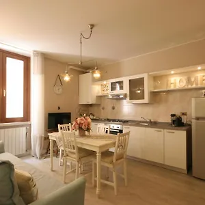 Violetta Maison, elegante e romantica a Salo’ Salò